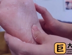 _A_Giantesses_Foot_Peeling